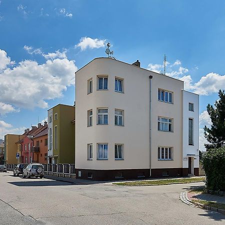 Отель Penzion Karolinka Кромержиж Экстерьер фото