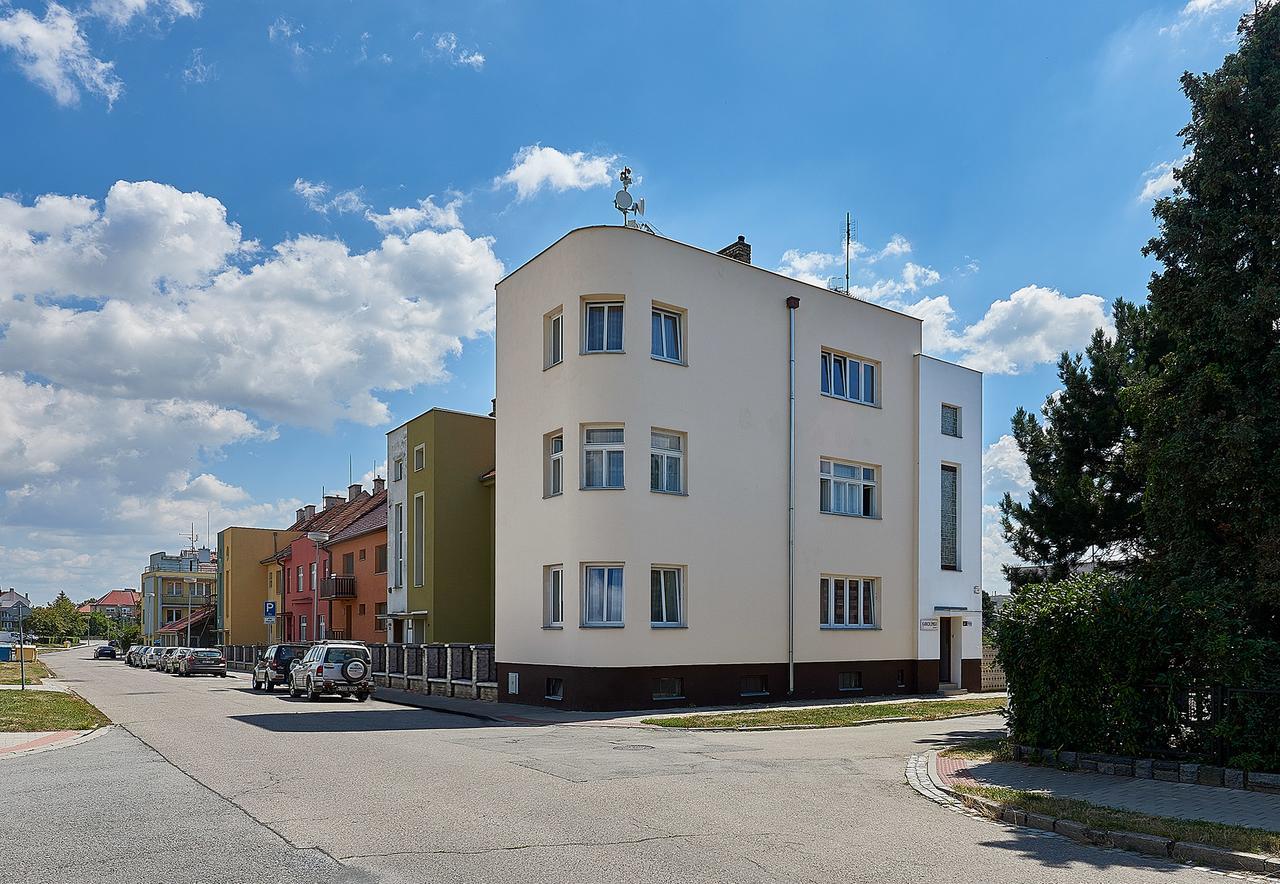 Отель Penzion Karolinka Кромержиж Экстерьер фото